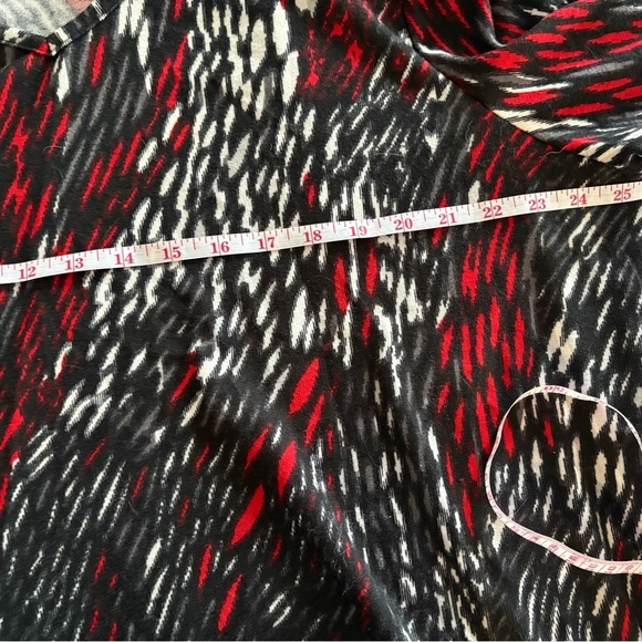 Alia Women's Black and Red Top unsized but at least a 2X - Picture 3 of 5